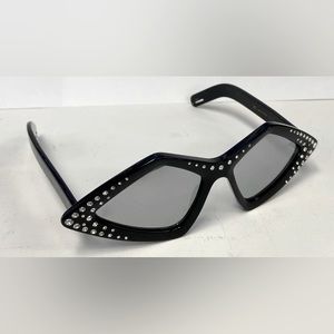 New Never worn Gucci Sunglasses GG0496S